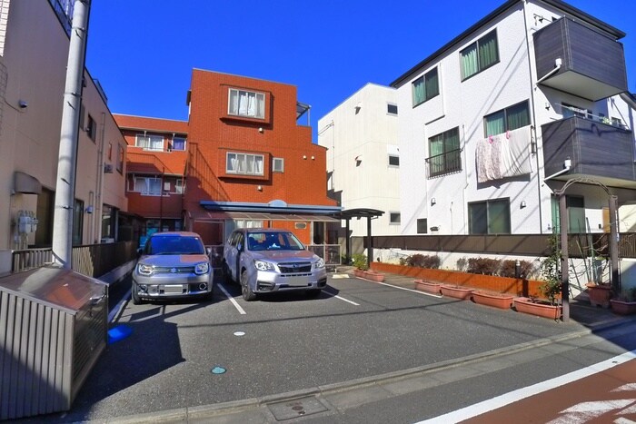 物件外観写真2　(駐車場)