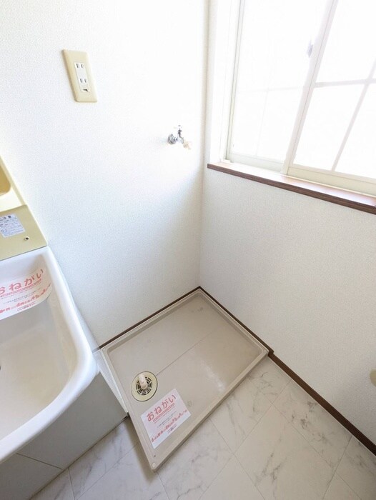 物件内観写真14　(洗濯機置場)