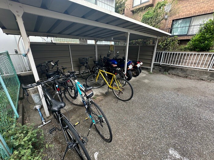 物件外観写真6　(駐輪場)
