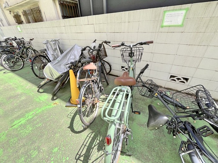 物件外観写真4　(駐輪場)