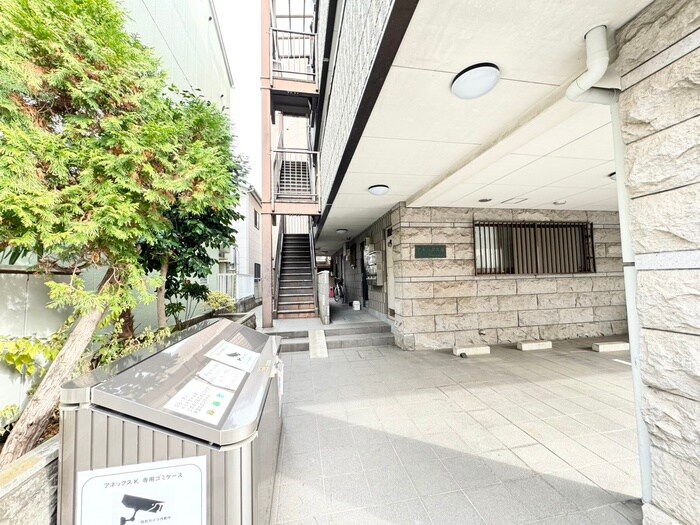 物件外観写真2　(エントランス部分)