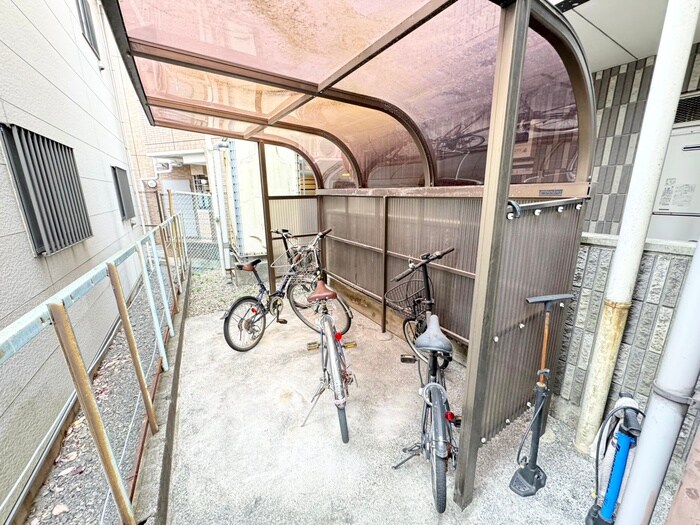 物件外観写真6　(駐輪場)