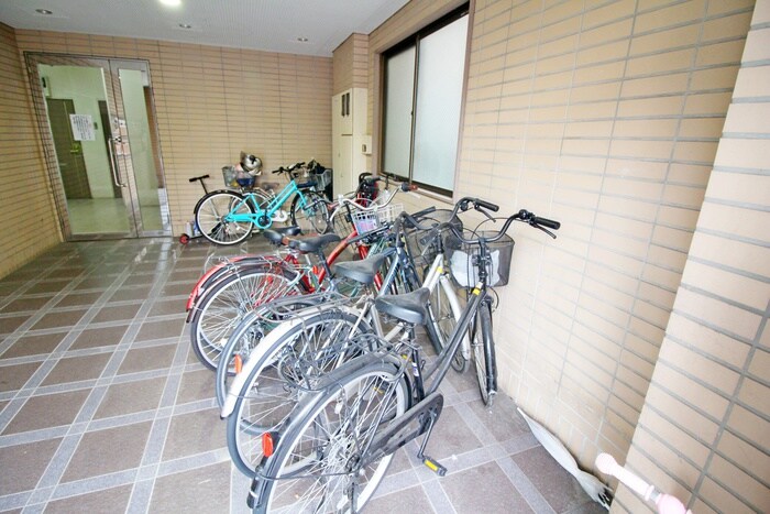 物件外観写真3　(駐輪場)