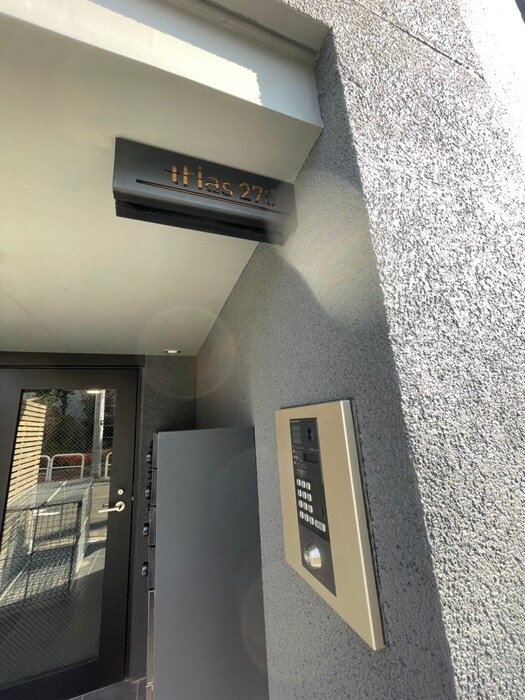 物件外観写真5　(エントランス部分)