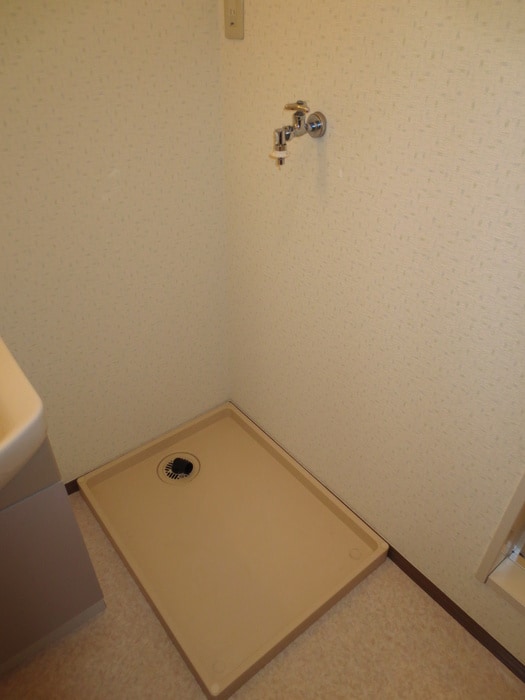 物件内観写真15　(洗濯機置場)