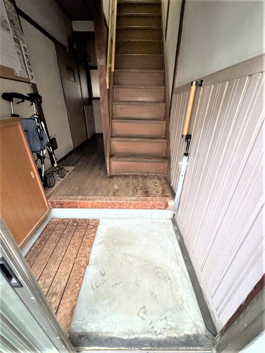 物件外観写真6　(エントランス部分)