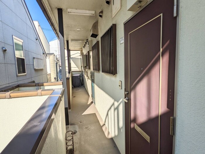 物件外観写真3　(エントランス部分)