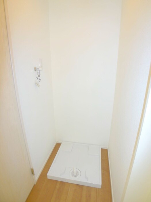 物件内観写真14　(洗濯機置場)