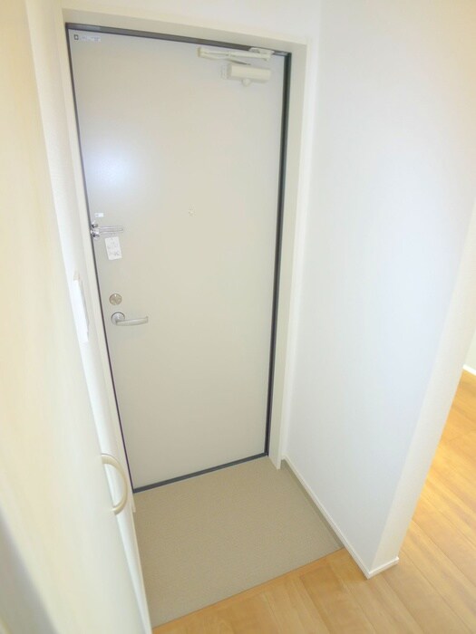 物件内観写真16　(玄関)