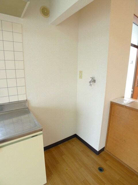 物件内観写真10　(洗濯機置場)