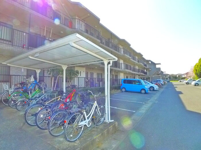 物件外観写真4　(駐輪場)