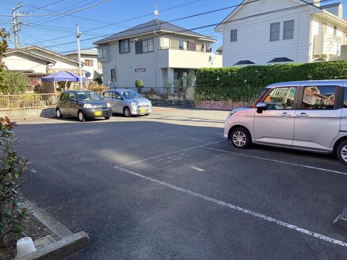 物件外観写真2　(駐車場)