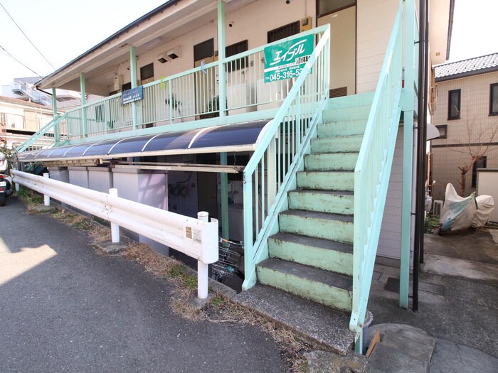 物件外観写真4　(エントランス部分)