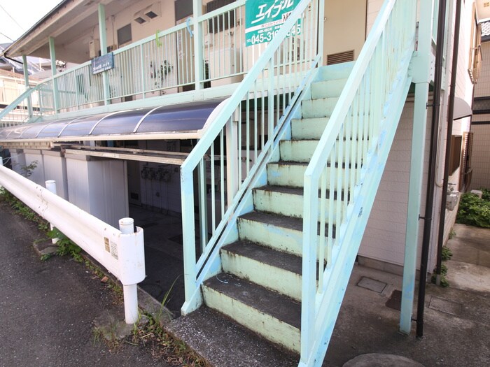 物件外観写真6　(エントランス部分)