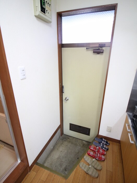 物件内観写真16　(玄関)