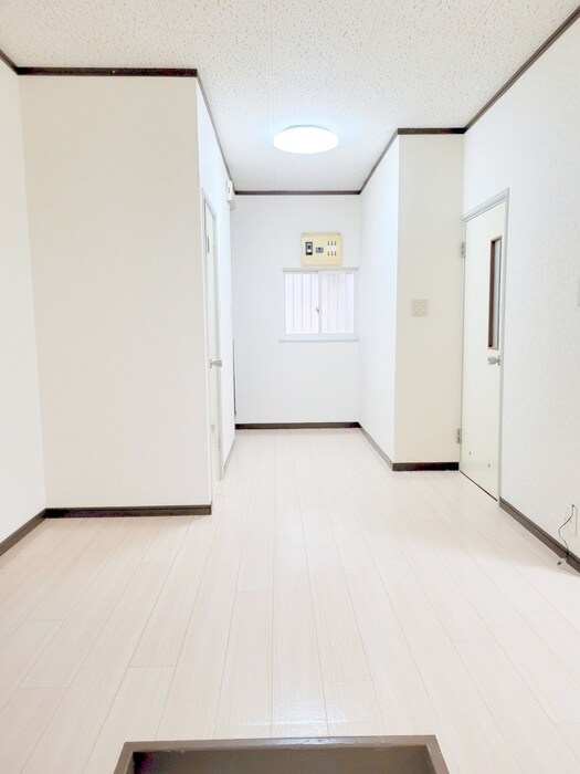 物件内観写真4　(玄関)