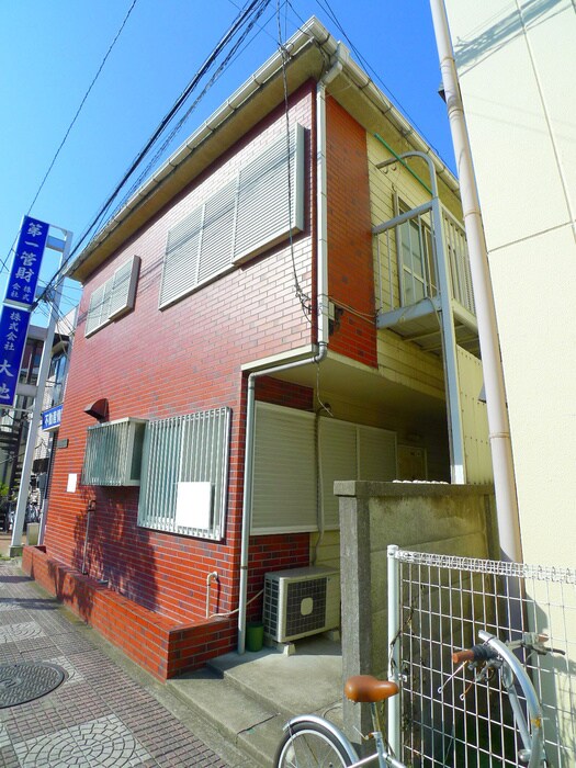 物件外観写真3　(エントランス部分)