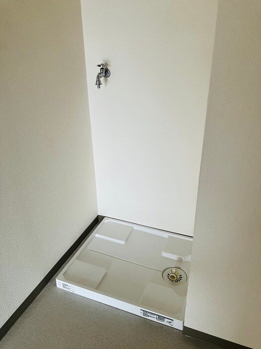 物件内観写真12　(洗濯機置場)