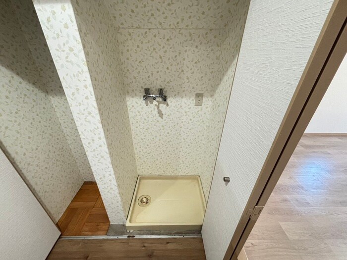 物件内観写真8　(洗濯機置場)