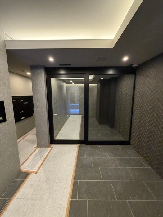 物件外観写真4　(エントランス部分)