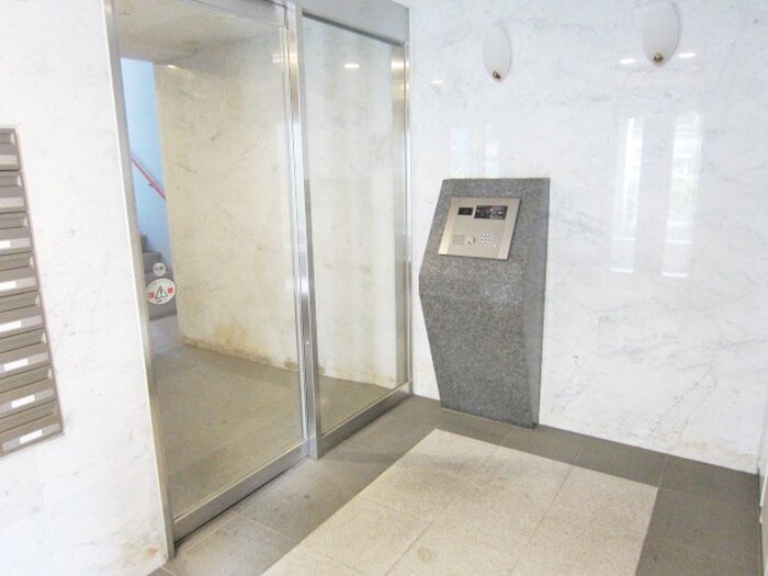 物件外観写真4　(エントランス部分)