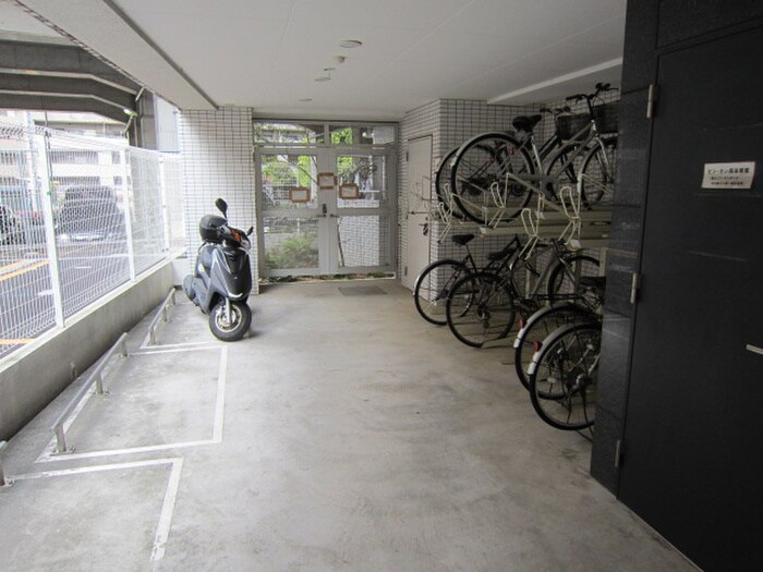 物件外観写真5　(駐輪場)