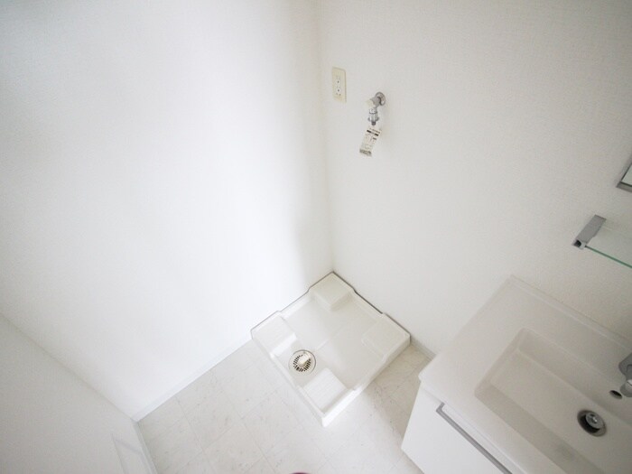 物件内観写真13　(洗濯機置場)