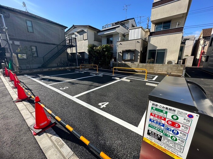 物件外観写真6　(駐車場)