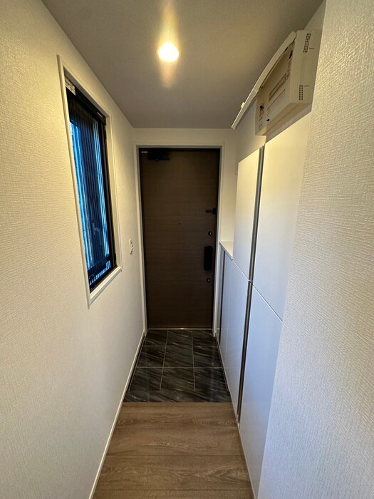物件内観写真16　(玄関)