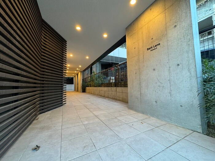 物件外観写真5　(エントランス部分)