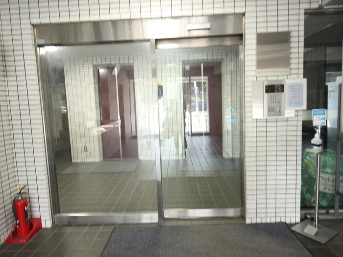 物件外観写真2　(エントランス部分)