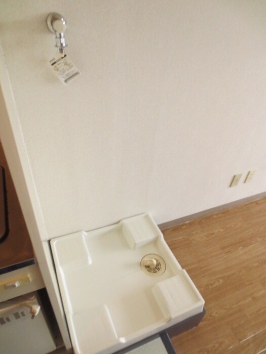 物件内観写真8　(洗濯機置場)