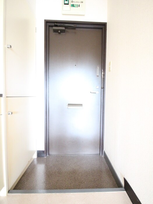 物件内観写真12　(玄関)