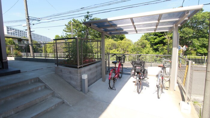 物件外観写真3　(駐輪場)