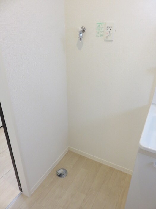 物件内観写真14　(洗濯機置場)