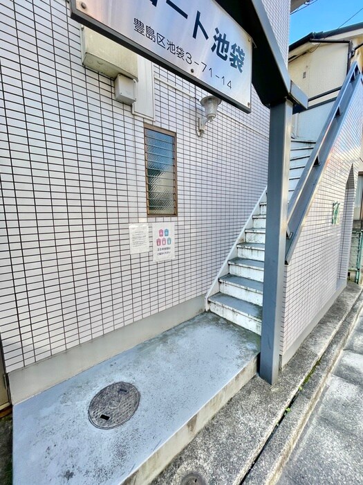 物件外観写真4　(エントランス部分)