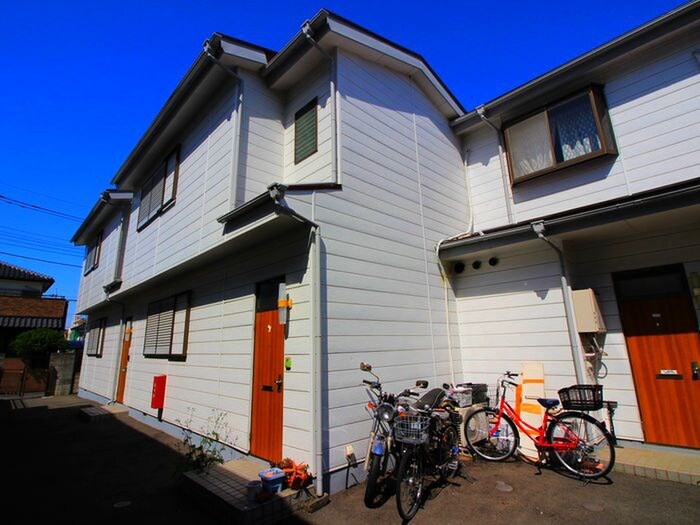 物件外観写真2　(エントランス部分)