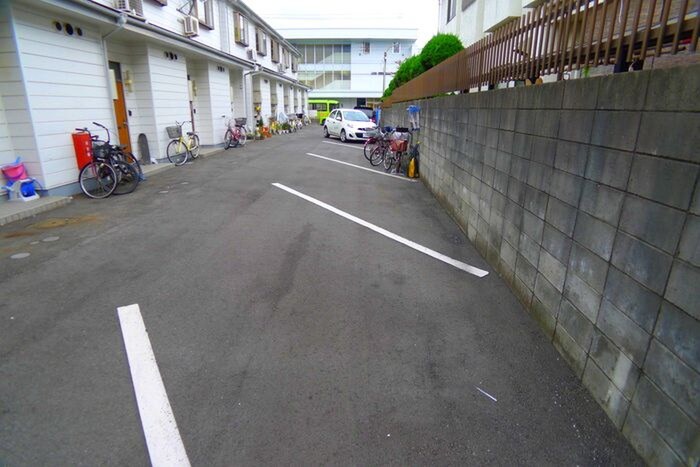 物件外観写真4　(駐車場)