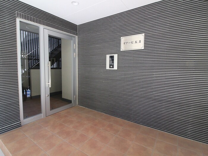 物件外観写真2　(エントランス部分)