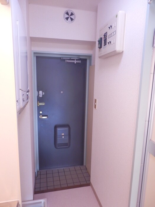 物件内観写真11　(玄関)