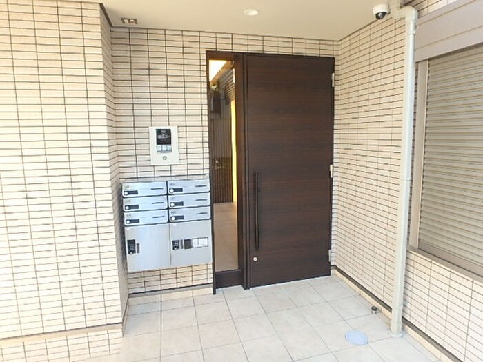 物件外観写真2　(エントランス部分)