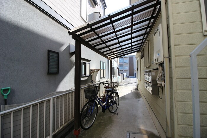 物件外観写真4　(駐輪場)