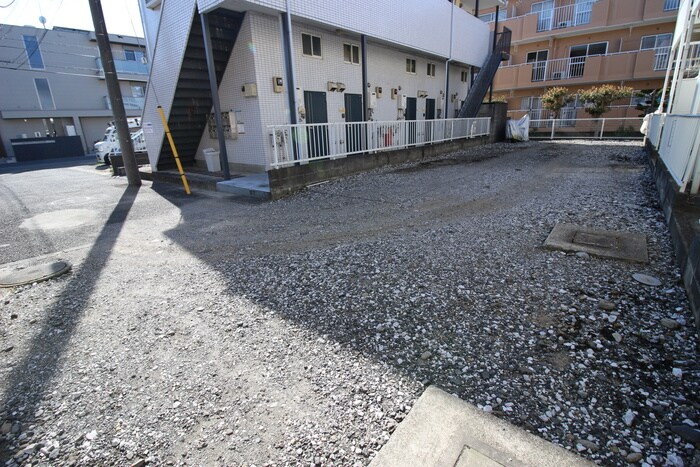 物件外観写真5　(駐車場)