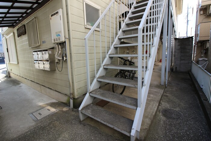 物件外観写真6　(エントランス部分)