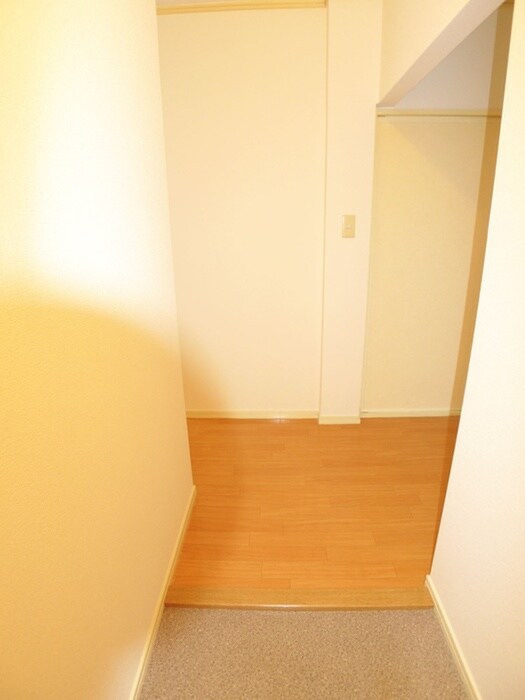 物件内観写真11　(玄関)