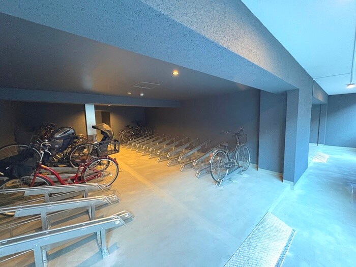 物件外観写真4　(駐輪場)