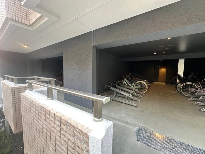物件外観写真5　(駐輪場)