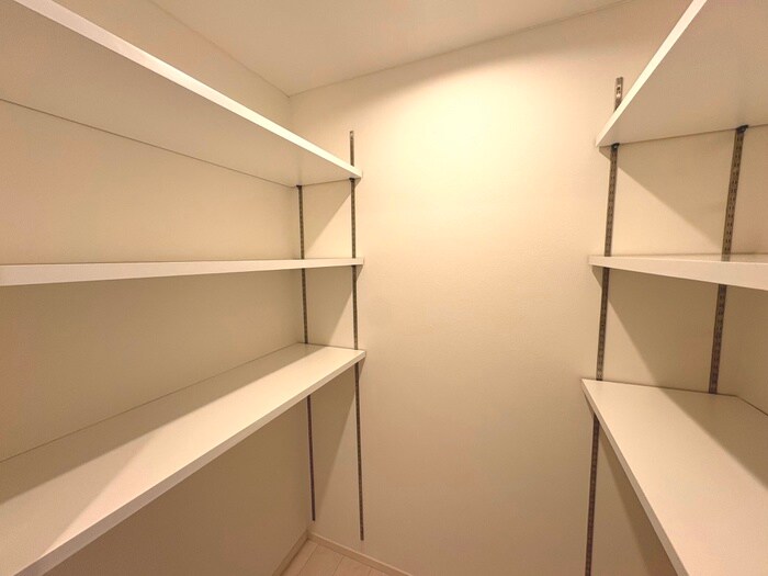 物件内観写真12　(収納)