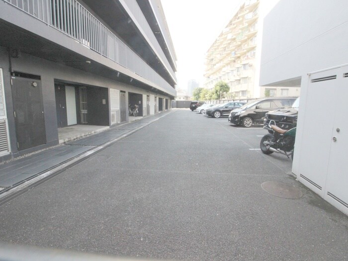 物件外観写真4　(駐車場)