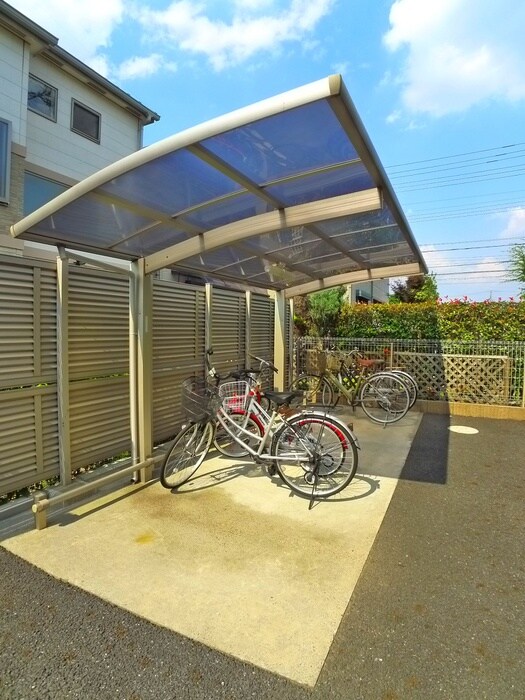 物件外観写真3　(駐輪場)